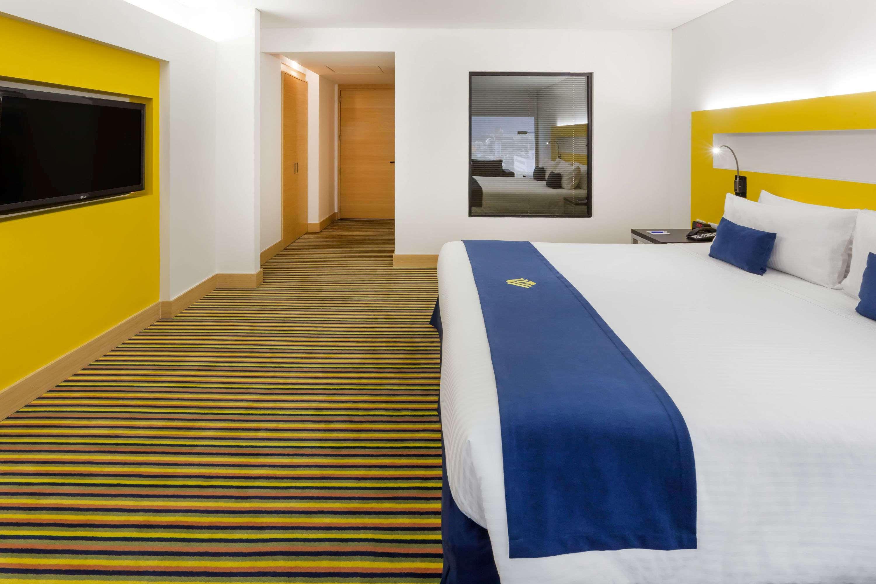 فندق Wyndham بوغوتا المظهر الخارجي الصورة A room at the hotel