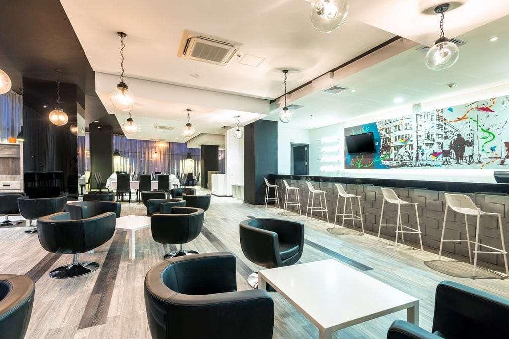 فندق Wyndham بوغوتا المظهر الخارجي الصورة The lounge at the airport
