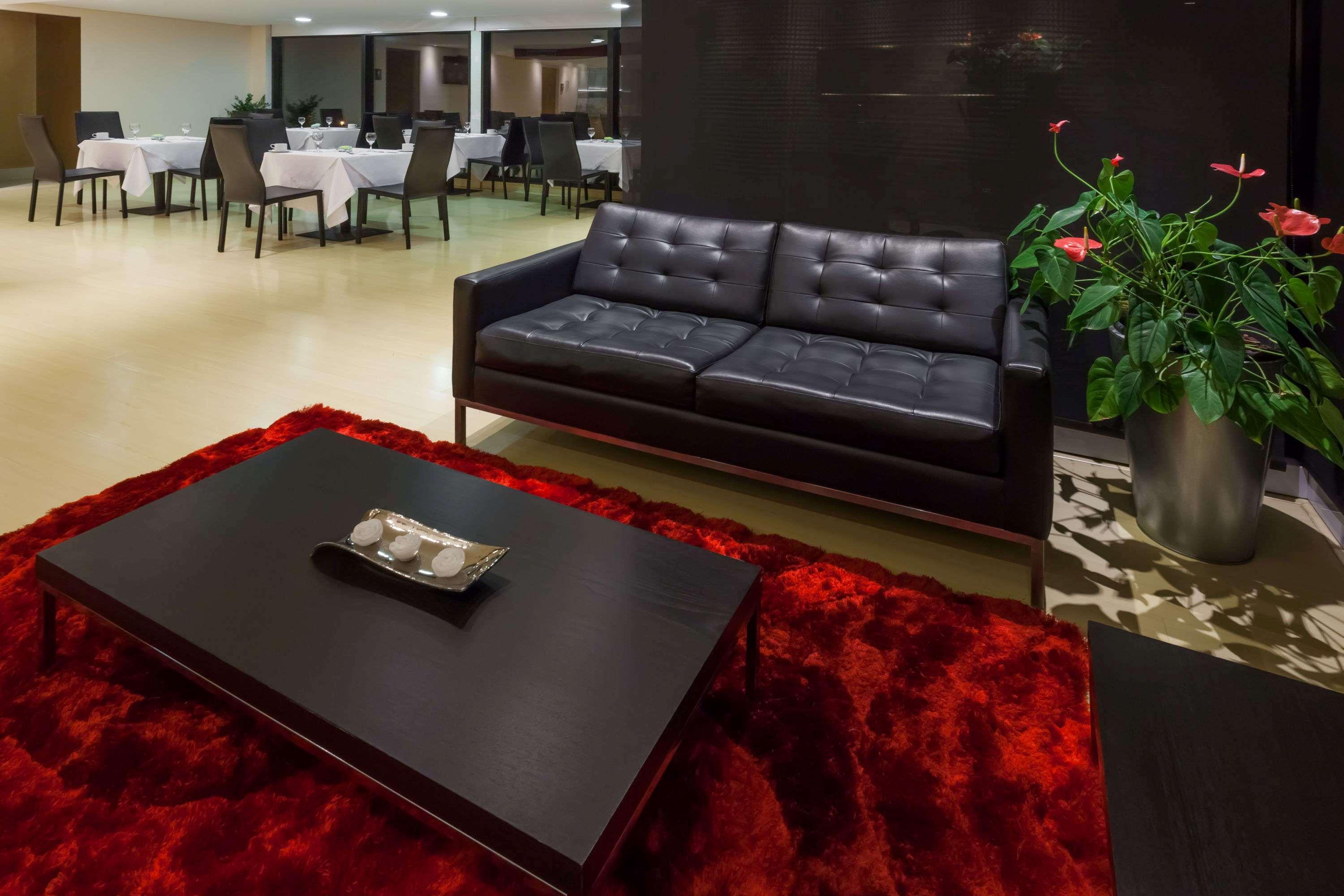 فندق Wyndham بوغوتا المظهر الخارجي الصورة The lounge at the airport