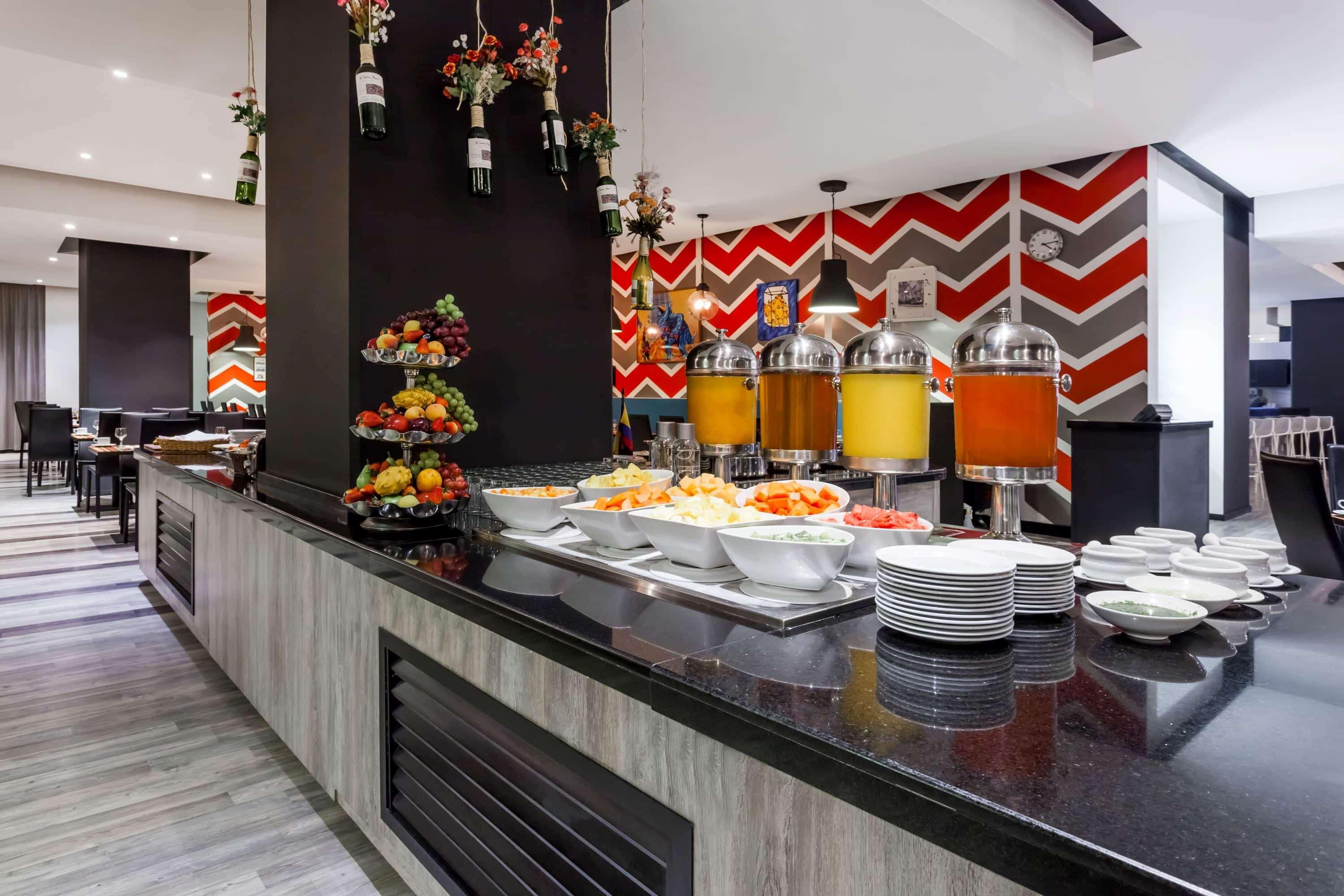 فندق Wyndham بوغوتا المظهر الخارجي الصورة The buffet at the hotel