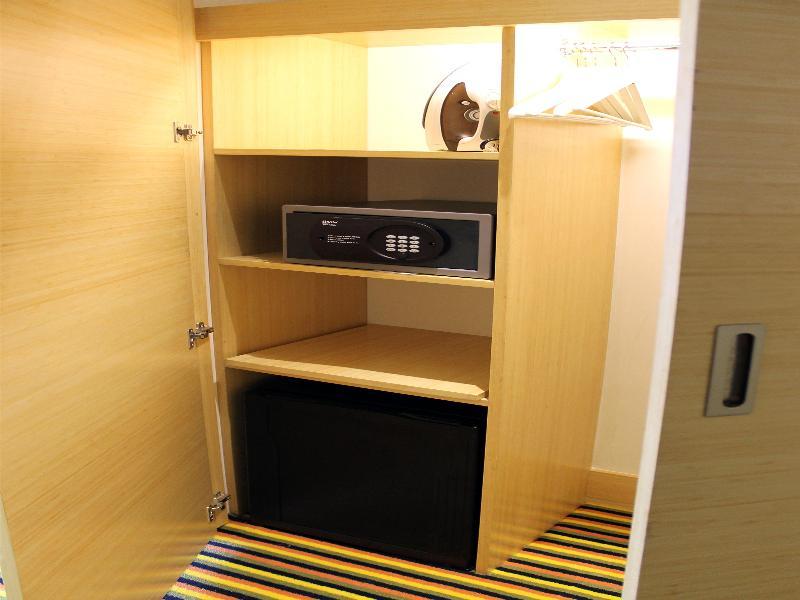 فندق Wyndham بوغوتا المظهر الخارجي الصورة A safe in a hotel room